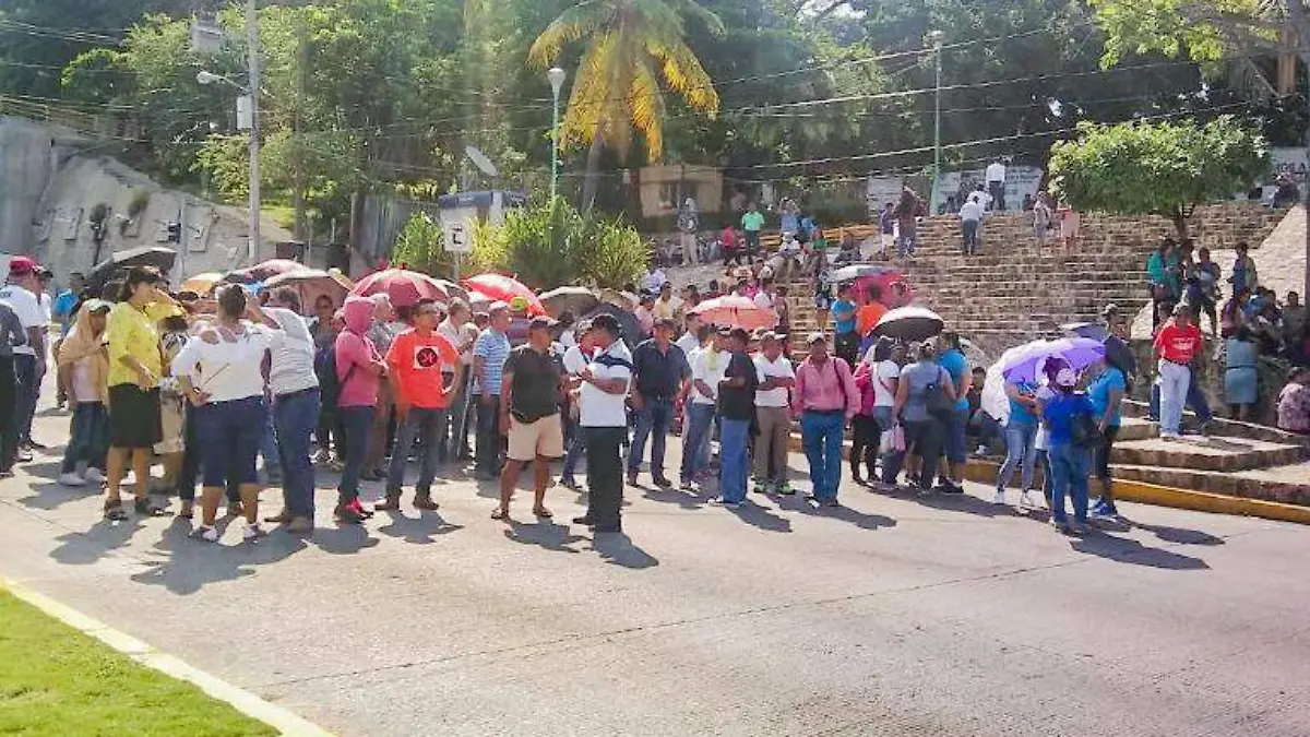 Acapulco bloqueo en el ayuntamineto